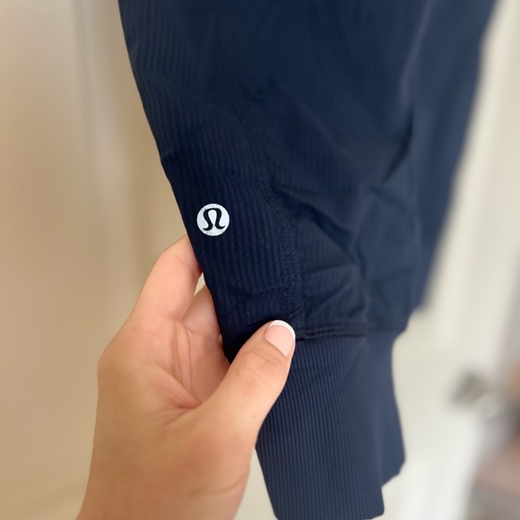 Lululemon Dance Studio Crop Navy Blue Size 4 Foldable Roll Down Waist Stripe - Picture 2 of 6